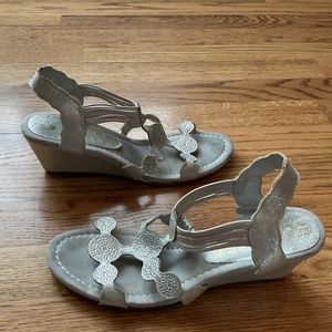 Silve wedge heels NY transit size 7.5